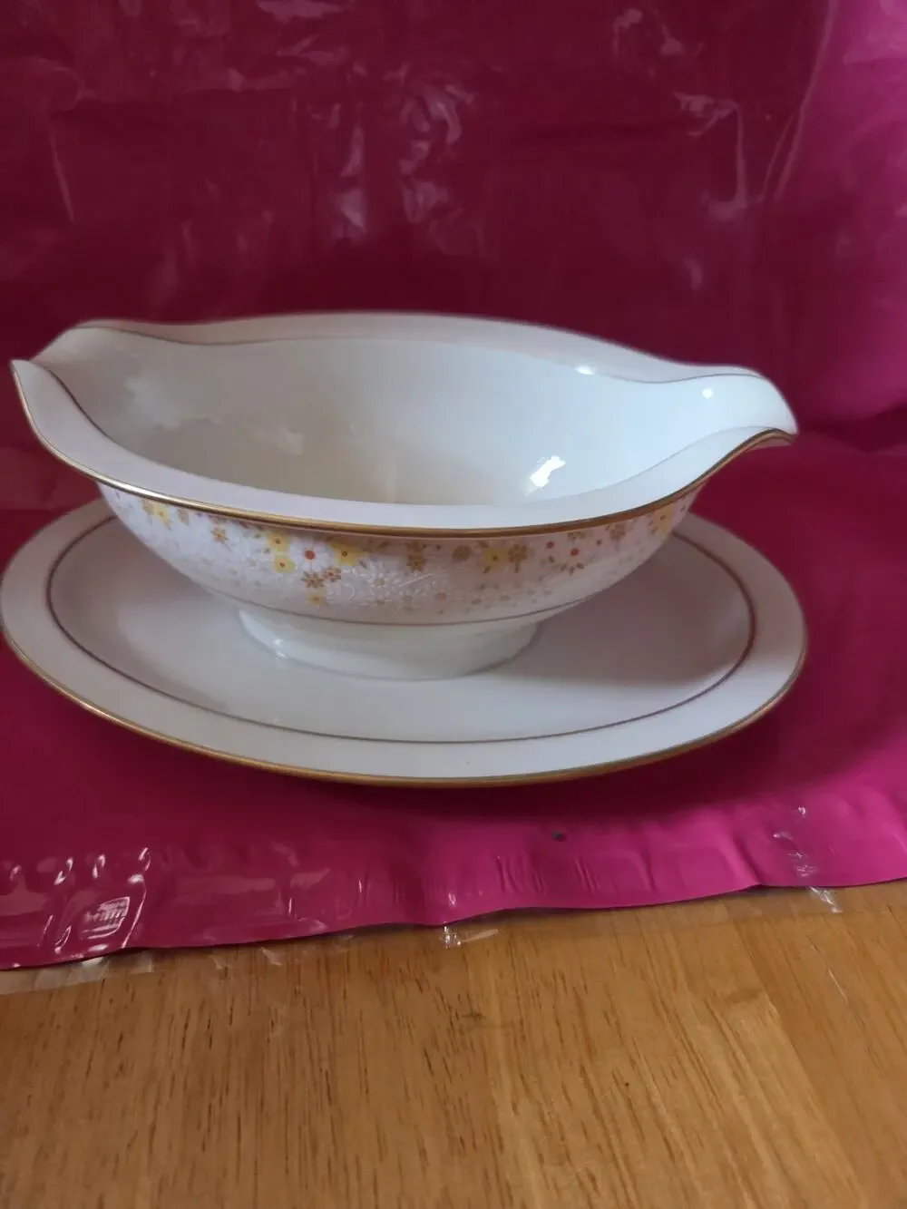 Noritake Ivory China Daisy Gravy Boat Very Nice